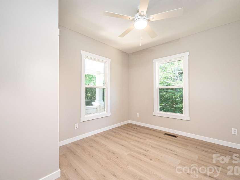 60 5th Street, Hickory, NC 28602.  MLS# CAR4414467, YatesRealty ID 45033. 