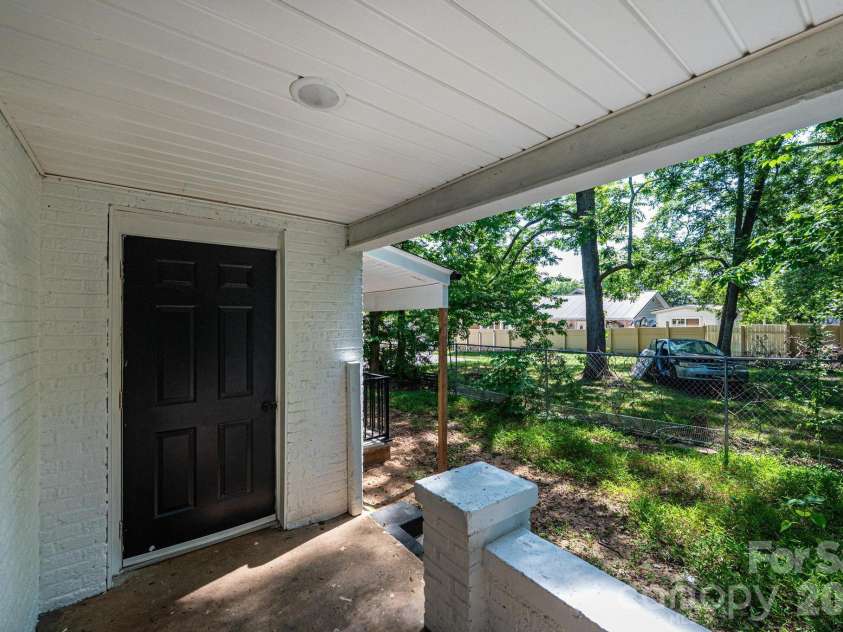 60 5th Street, Hickory, NC 28602.  MLS# CAR4414467, YatesRealty ID 45033. 