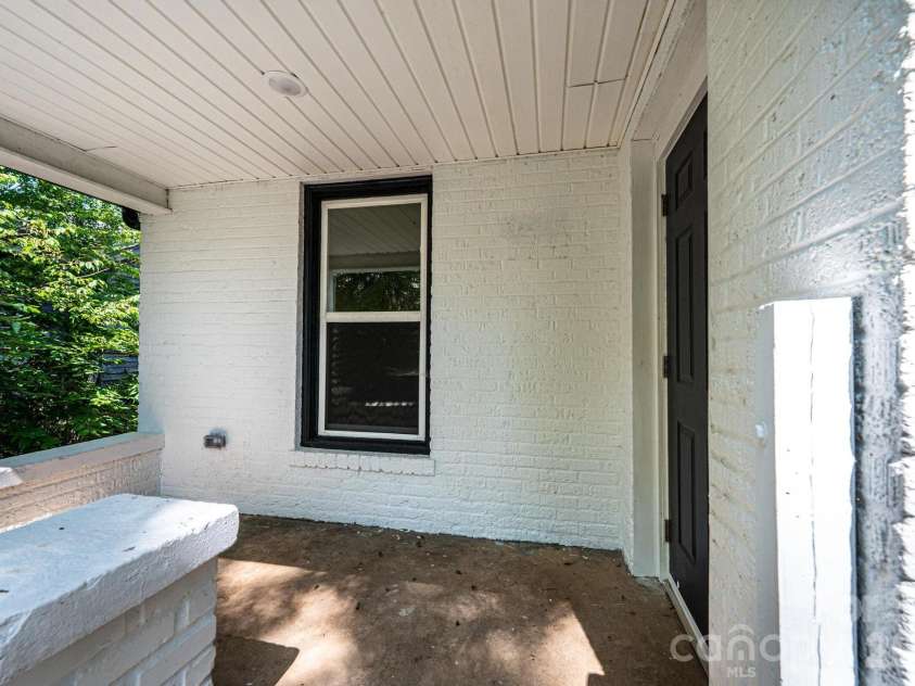 60 5th Street, Hickory, NC 28602.  MLS# CAR4414467, YatesRealty ID 45033. 
