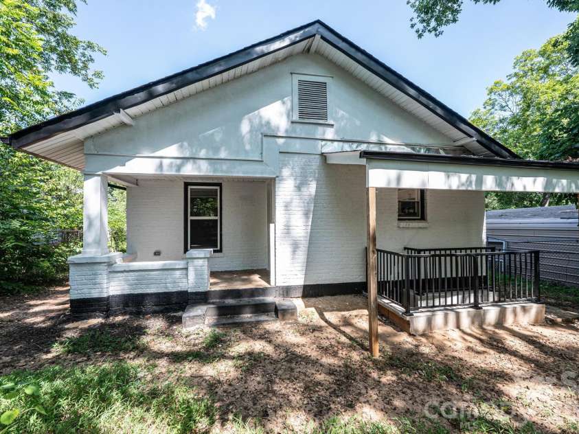 60 5th Street, Hickory, NC 28602.  MLS# CAR4414467, YatesRealty ID 45033. 