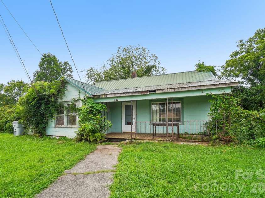 214 Sunset Street, Lenoir, NC 28645.  MLS# CAR4414375, YatesRealty ID 45034. 
