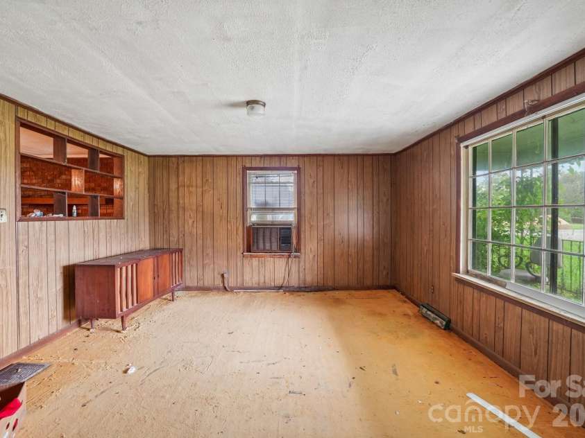 214 Sunset Street, Lenoir, NC 28645.  MLS# CAR4414375, YatesRealty ID 45034. 