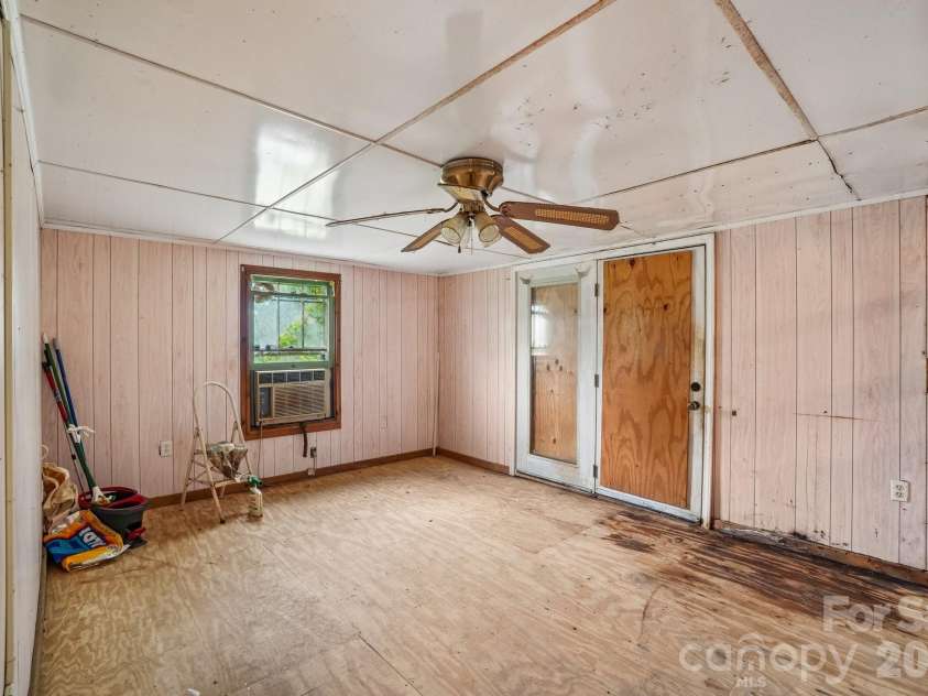 214 Sunset Street, Lenoir, NC 28645.  MLS# CAR4414375, YatesRealty ID 45034. 