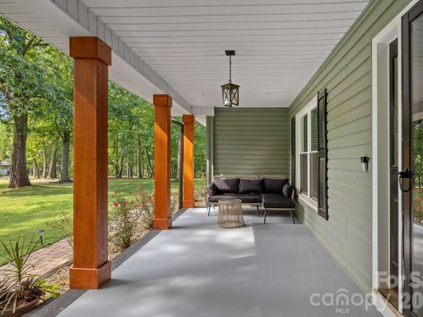 2981 Oak Ridge Circle, Lincolnton, NC 28092.  MLS# CAR4414617, YatesRealty ID 45035. 