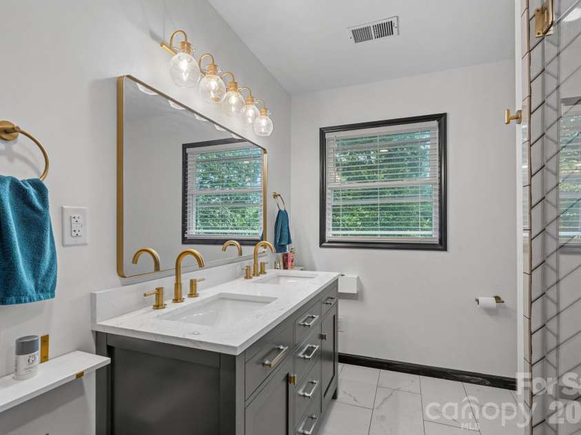 2981 Oak Ridge Circle, Lincolnton, NC 28092.  MLS# CAR4414617, YatesRealty ID 45035. 