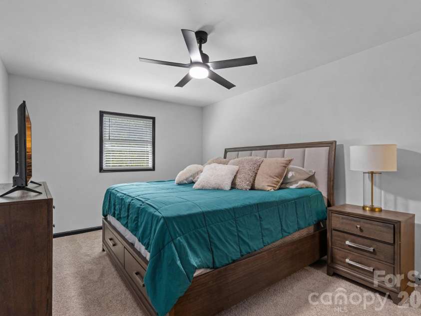 2981 Oak Ridge Circle, Lincolnton, NC 28092.  MLS# CAR4414617, YatesRealty ID 45035. 