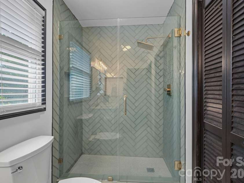 2981 Oak Ridge Circle, Lincolnton, NC 28092.  MLS# CAR4414617, YatesRealty ID 45035. 
