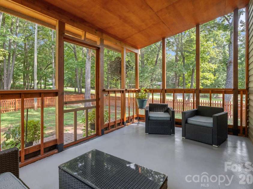 2981 Oak Ridge Circle, Lincolnton, NC 28092.  MLS# CAR4414617, YatesRealty ID 45035. 