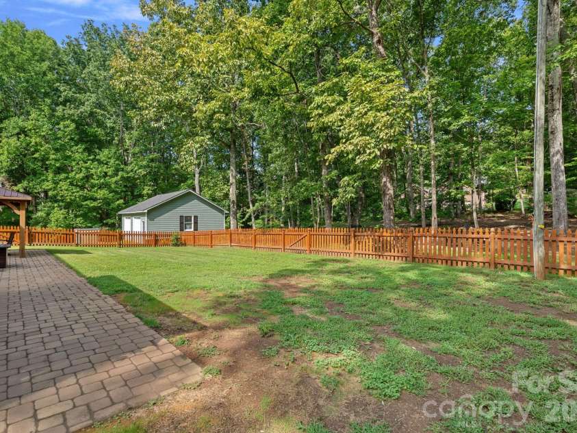 2981 Oak Ridge Circle, Lincolnton, NC 28092.  MLS# CAR4414617, YatesRealty ID 45035. 
