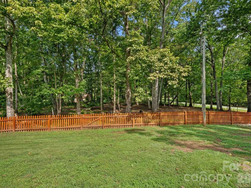2981 Oak Ridge Circle, Lincolnton, NC 28092.  MLS# CAR4414617, YatesRealty ID 45035. 