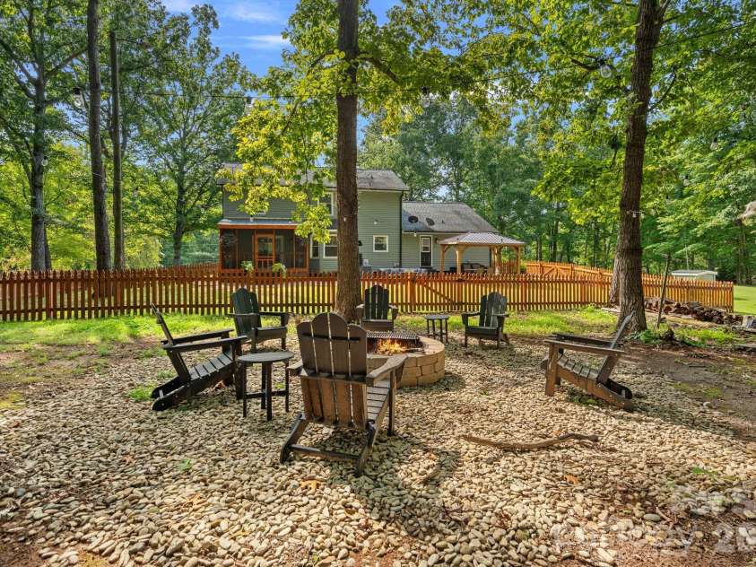 2981 Oak Ridge Circle, Lincolnton, NC 28092.  MLS# CAR4414617, YatesRealty ID 45035. 