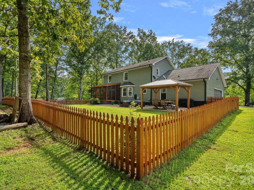 2981 Oak Ridge Circle, Lincolnton, NC 28092.  MLS# CAR4414617, YatesRealty ID 45035. 