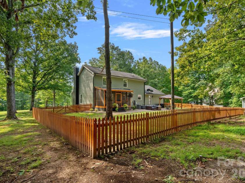 2981 Oak Ridge Circle, Lincolnton, NC 28092.  MLS# CAR4414617, YatesRealty ID 45035. 