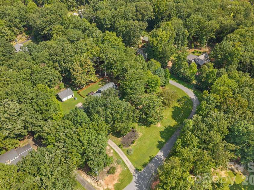 2981 Oak Ridge Circle, Lincolnton, NC 28092.  MLS# CAR4414617, YatesRealty ID 45035. 