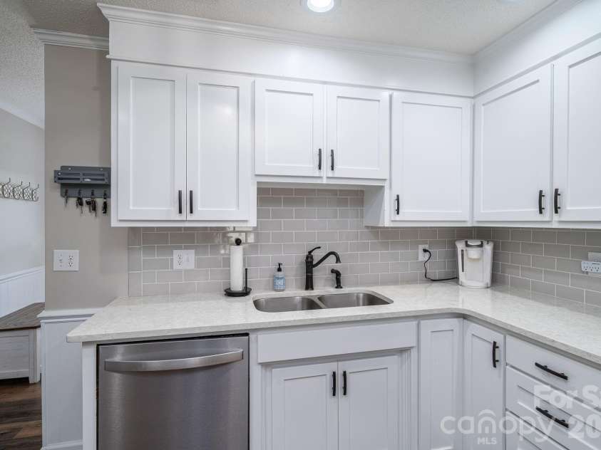1000 Country Club Drive, Cherryville, NC 28021.  MLS# CAR4413958, YatesRealty ID 45037. Kitchen