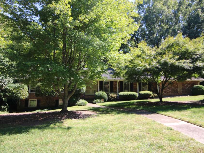 1812 Woodberry Road, Charlotte, NC 28212.  MLS# CAR4304308, YatesRealty ID 45037. 
