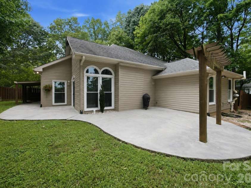 7134 Forest Hills Drive, Denver, NC 28037.  MLS# CAR4413877, YatesRealty ID 45040. 