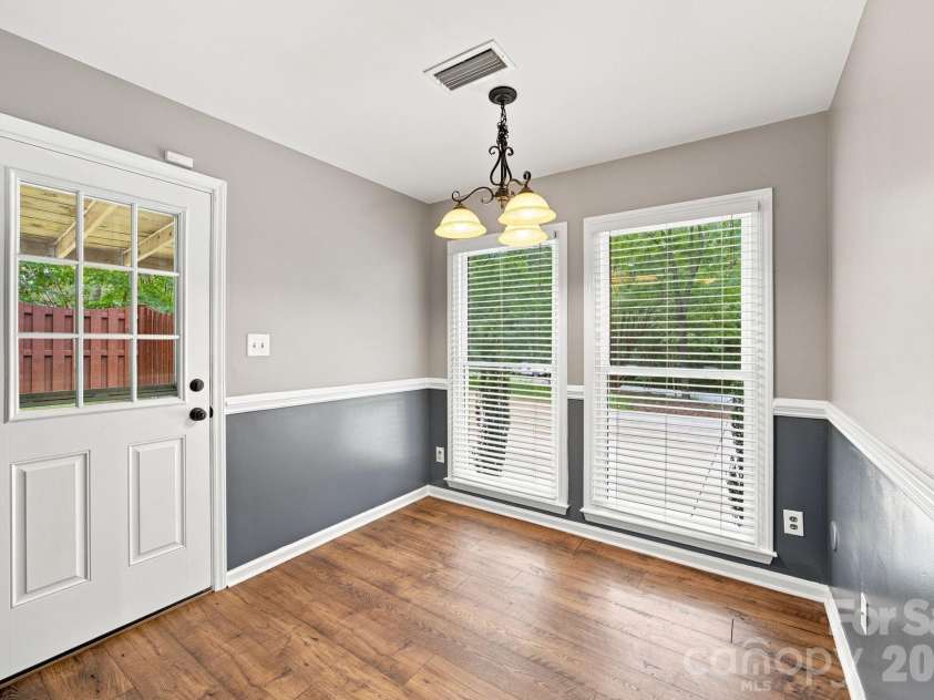 7134 Forest Hills Drive, Denver, NC 28037.  MLS# CAR4413877, YatesRealty ID 45040. Breakfast nook