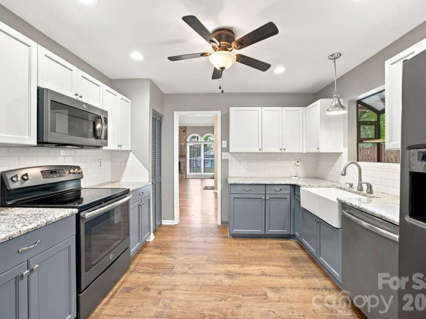 7134 Forest Hills Drive, Denver, NC 28037.  MLS# CAR4413877, YatesRealty ID 45040. Kitchen