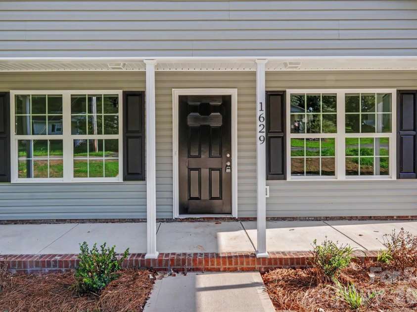 1629 Pineburr Lane, Rock Hill, SC 29730.  MLS# CAR4413597, YatesRealty ID 45043. 