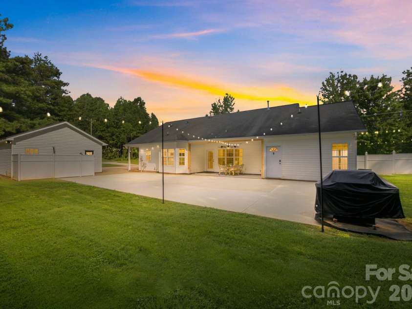 9552 Brief Road, Charlotte, NC 28227.  MLS# CAR4409077, YatesRealty ID 45048. 