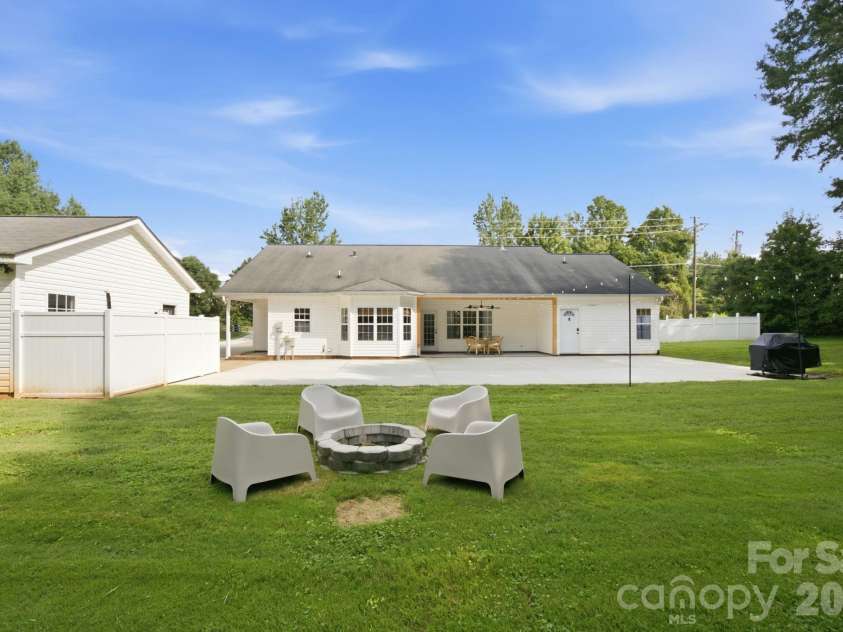 9552 Brief Road, Charlotte, NC 28227.  MLS# CAR4409077, YatesRealty ID 45048. 