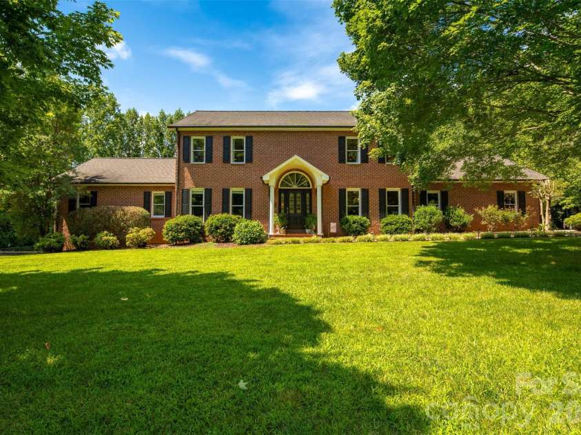 1413 Windemere Lane, Hickory, NC 28602.  MLS# CAR4405540, YatesRealty ID 45050. 