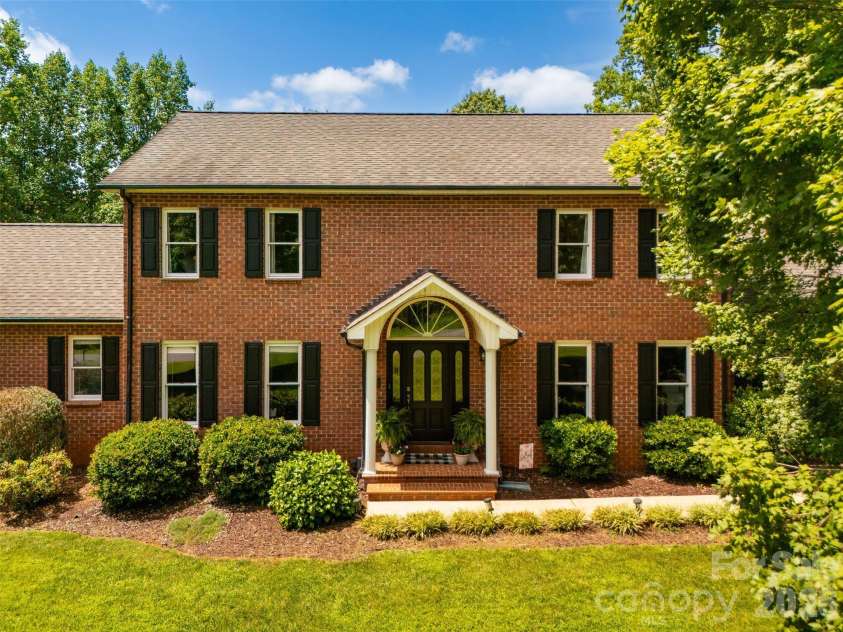1413 Windemere Lane, Hickory, NC 28602.  MLS# CAR4405540, YatesRealty ID 45050. 