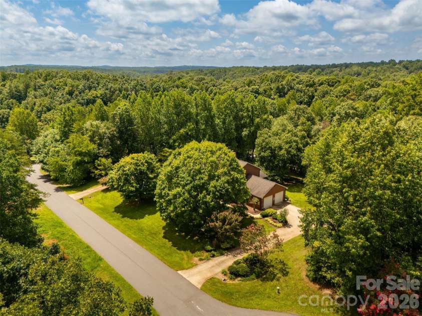 1413 Windemere Lane, Hickory, NC 28602.  MLS# CAR4405540, YatesRealty ID 45050. 
