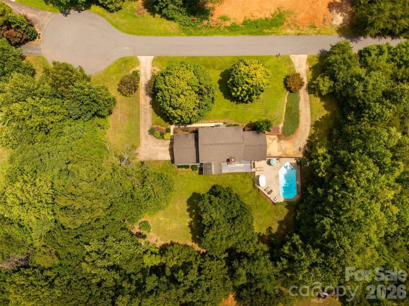 1413 Windemere Lane, Hickory, NC 28602.  MLS# CAR4405540, YatesRealty ID 45050. 