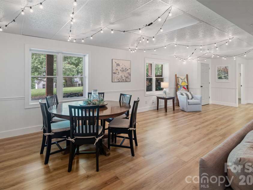 1413 Windemere Lane, Hickory, NC 28602.  MLS# CAR4405540, YatesRealty ID 45050. 