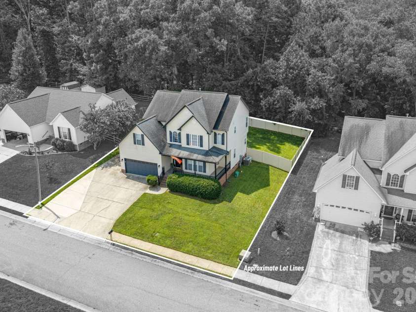 908 Carole Summey Drive, Dallas, NC 28034.  MLS# CAR4415681, YatesRealty ID 45052. 