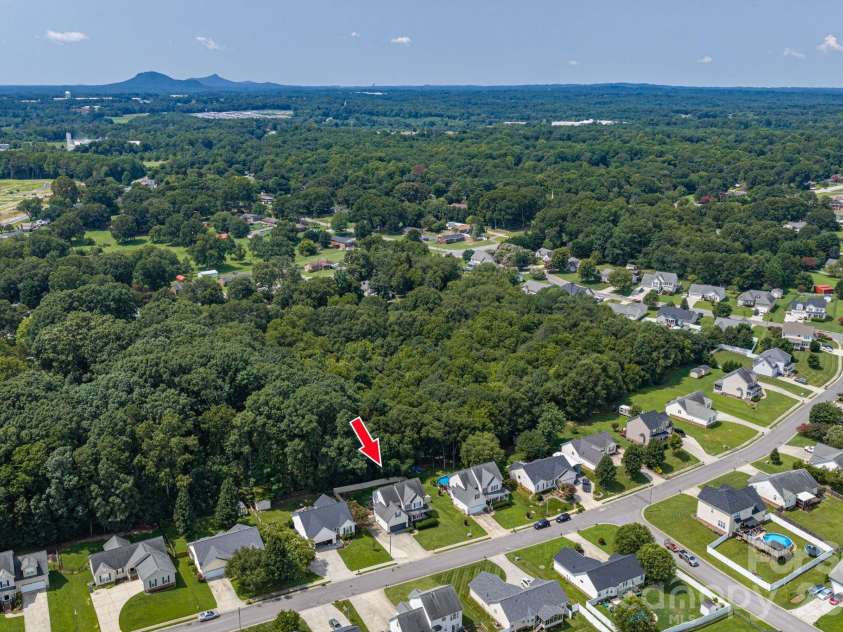 908 Carole Summey Drive, Dallas, NC 28034.  MLS# CAR4415681, YatesRealty ID 45052. 
