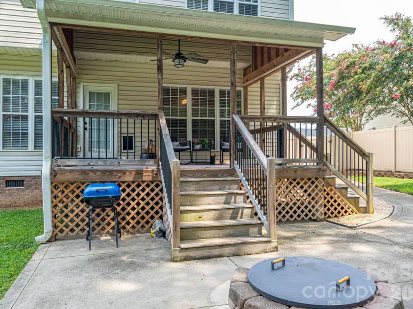 908 Carole Summey Drive, Dallas, NC 28034.  MLS# CAR4415681, YatesRealty ID 45052. 