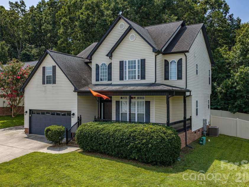 908 Carole Summey Drive, Dallas, NC 28034.  MLS# CAR4415681, YatesRealty ID 45052. 