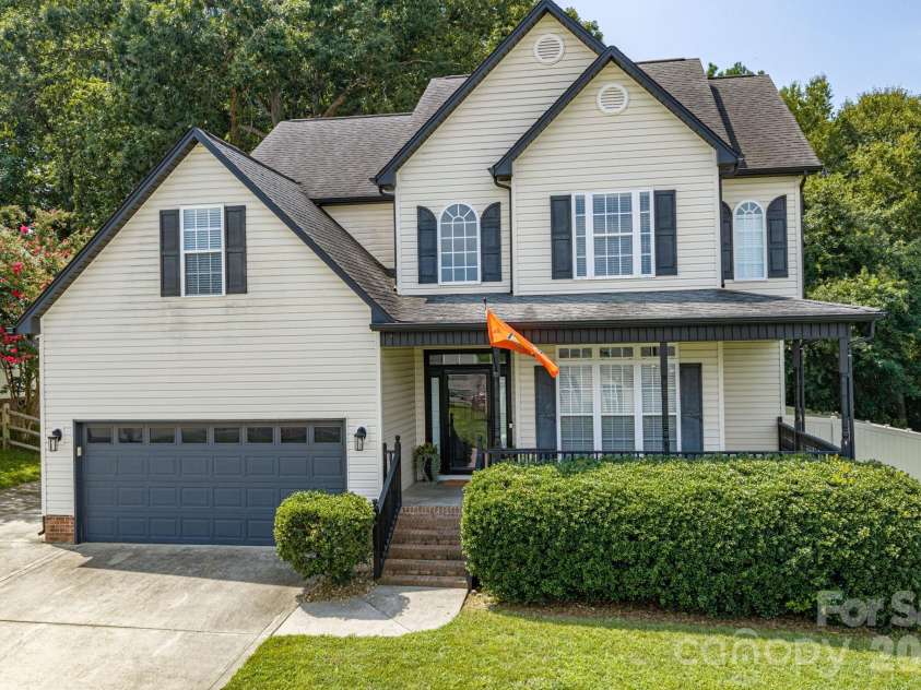 908 Carole Summey Drive, Dallas, NC 28034.  MLS# CAR4415681, YatesRealty ID 45052. 