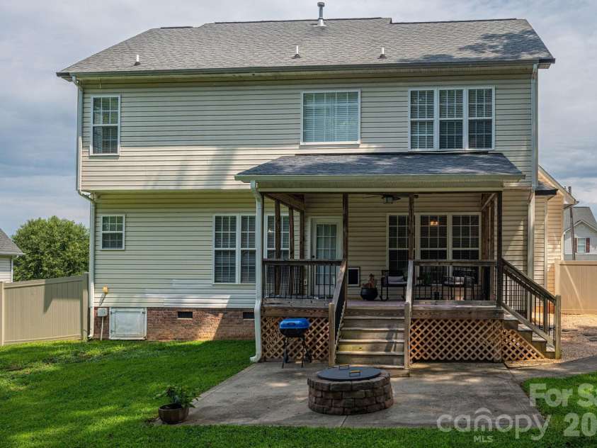 908 Carole Summey Drive, Dallas, NC 28034.  MLS# CAR4415681, YatesRealty ID 45052. 