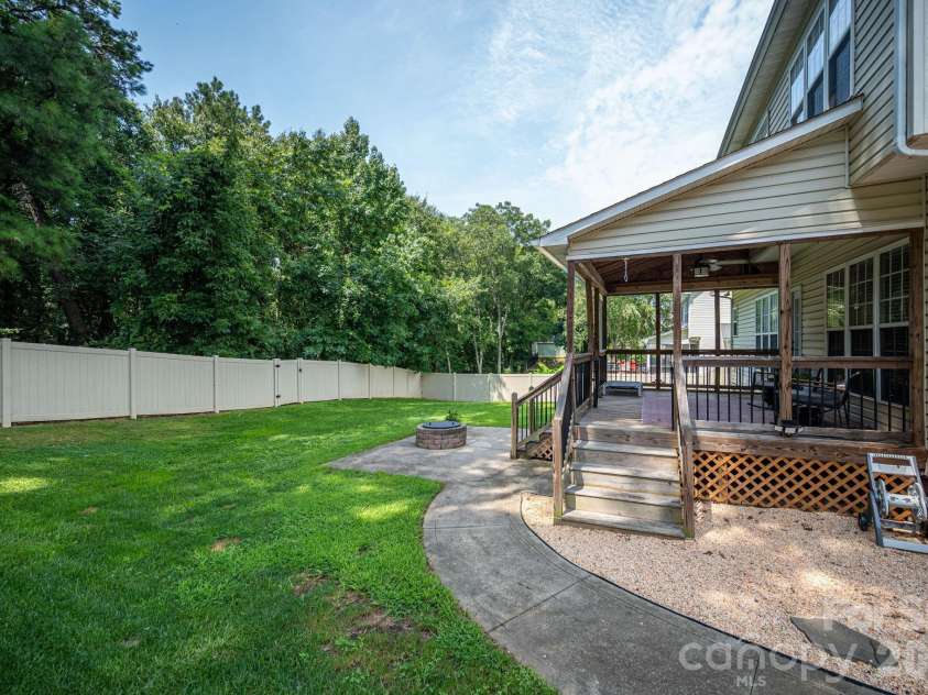 908 Carole Summey Drive, Dallas, NC 28034.  MLS# CAR4415681, YatesRealty ID 45052. 