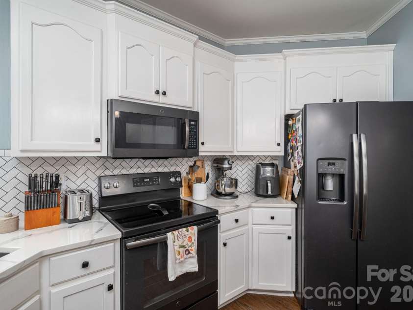 908 Carole Summey Drive, Dallas, NC 28034.  MLS# CAR4415681, YatesRealty ID 45052. 