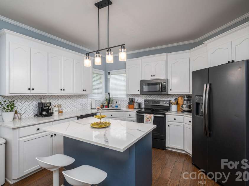 908 Carole Summey Drive, Dallas, NC 28034.  MLS# CAR4415681, YatesRealty ID 45052. 