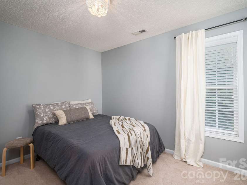 908 Carole Summey Drive, Dallas, NC 28034.  MLS# CAR4415681, YatesRealty ID 45052. 