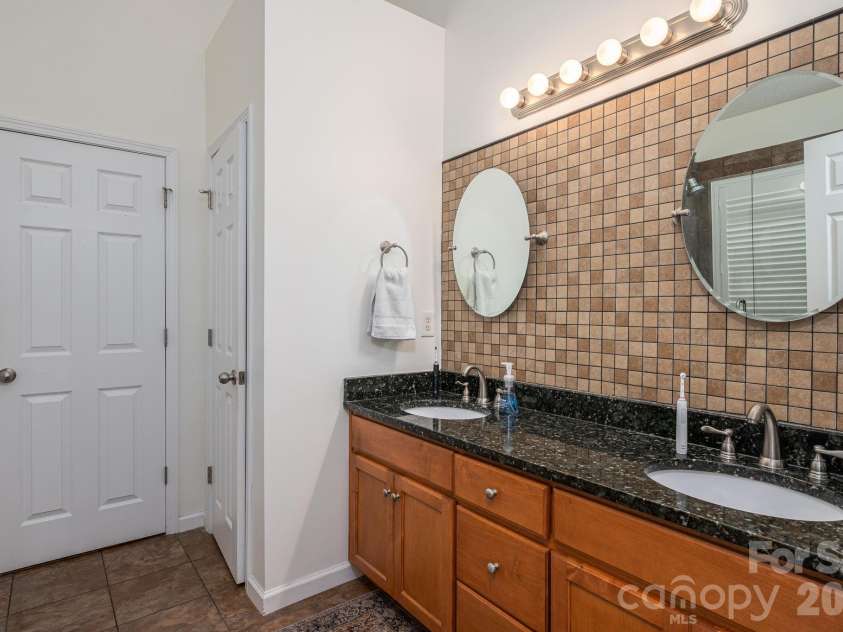 908 Carole Summey Drive, Dallas, NC 28034.  MLS# CAR4415681, YatesRealty ID 45052. 