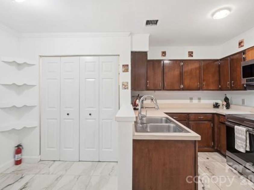 4816 Spring Lake Road, Charlotte, NC 28212.  MLS# CAR4408673, YatesRealty ID 45055. 