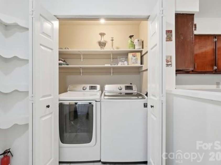 4816 Spring Lake Road, Charlotte, NC 28212.  MLS# CAR4408673, YatesRealty ID 45055. 
