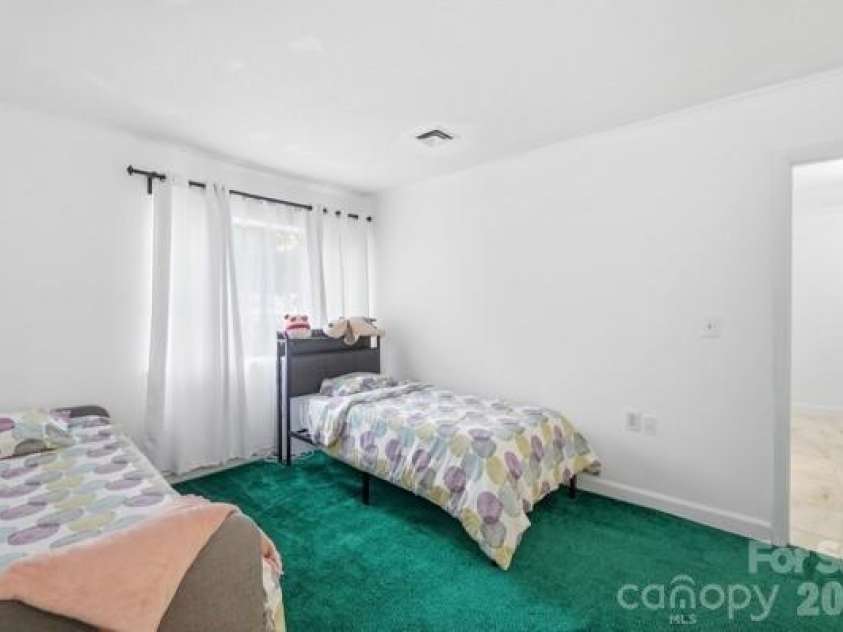 4816 Spring Lake Road, Charlotte, NC 28212.  MLS# CAR4408673, YatesRealty ID 45055. 