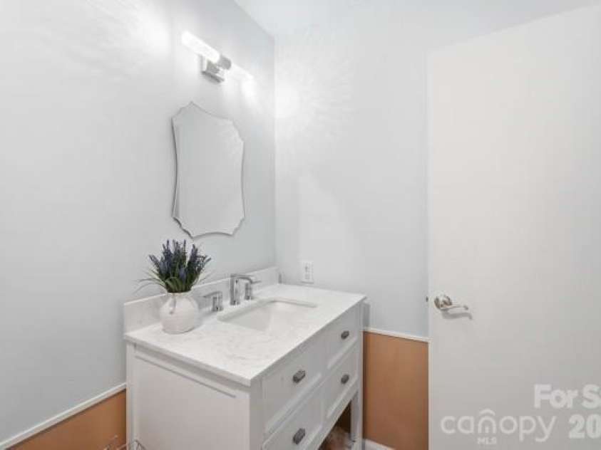 4816 Spring Lake Road, Charlotte, NC 28212.  MLS# CAR4408673, YatesRealty ID 45055. 