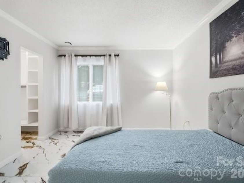 4816 Spring Lake Road, Charlotte, NC 28212.  MLS# CAR4408673, YatesRealty ID 45055. 