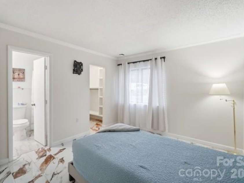 4816 Spring Lake Road, Charlotte, NC 28212.  MLS# CAR4408673, YatesRealty ID 45055. 