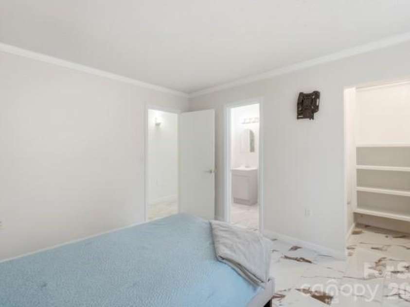 4816 Spring Lake Road, Charlotte, NC 28212.  MLS# CAR4408673, YatesRealty ID 45055. 