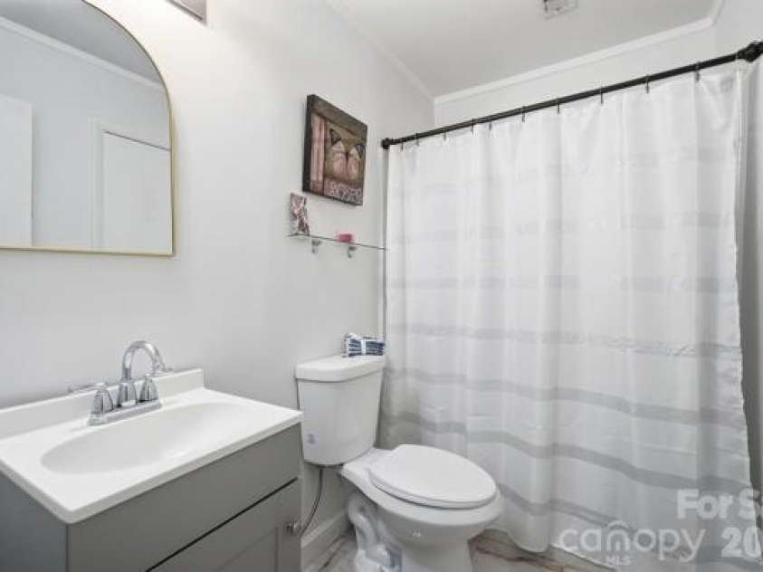 4816 Spring Lake Road, Charlotte, NC 28212.  MLS# CAR4408673, YatesRealty ID 45055. 